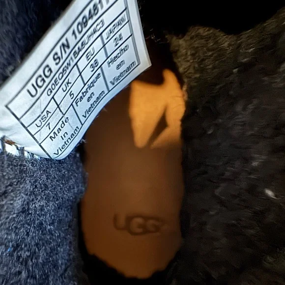 {UGG} Alameda Cuffable "Black" ankle boots - Picture 10 of 10